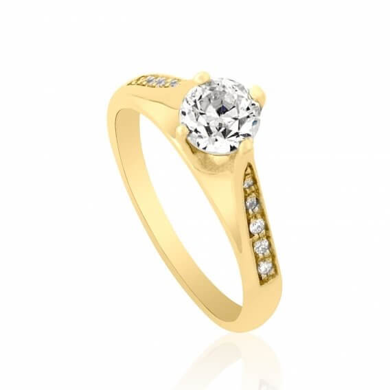 טבעת אירוסין מיוחדת בשיבוץ יהלומים וזהב צהוב