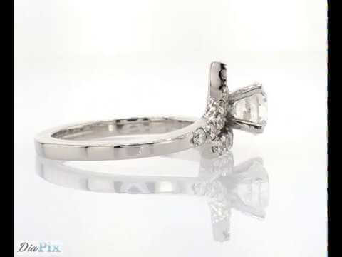 טבעת אירוסין משובצת יהלומים וזהב לבן נינה 1.0 קראט