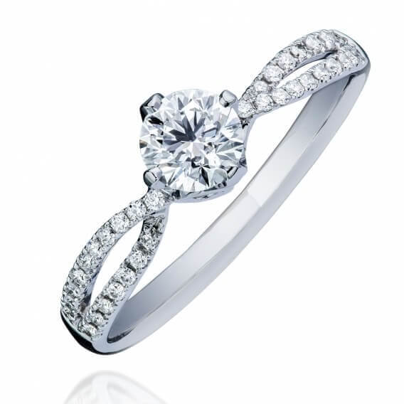 טבעת אירוסין קלאסית משובצת יהלומים וזהב לבן 0.60 קראט