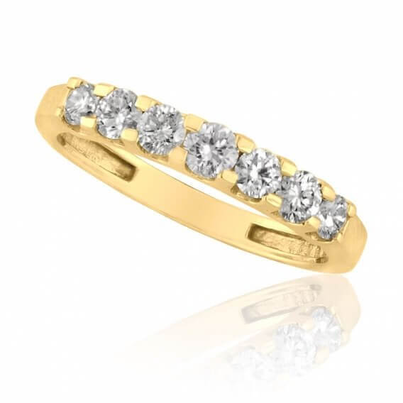 טבעת יהלומים בשיבוץ עדין עם זהב לבן
