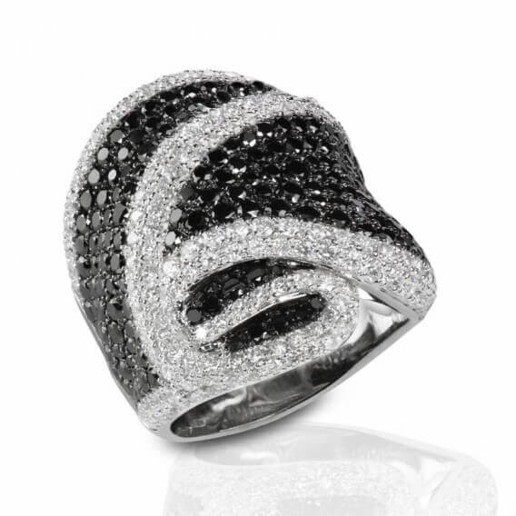 טבעת יהלומים מעוצבת שחור לבן 3.08 קראט טגאי 