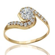 טבעת אירוסין יוקרתית בשיבוץ יהלומים וזהב צהוב חצי קראט
