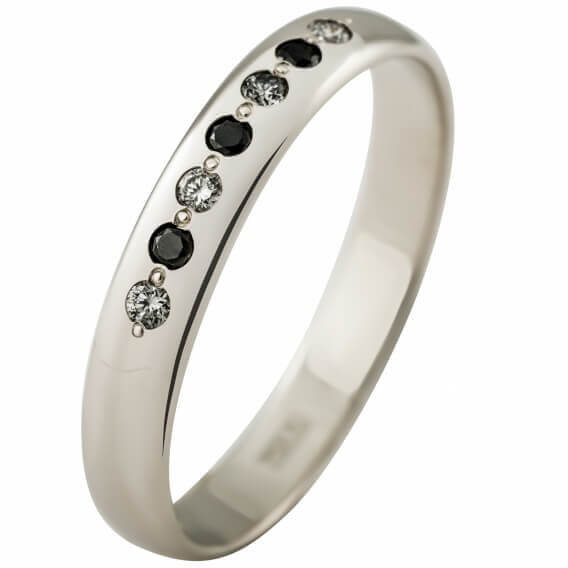 טבעת לגבר מיוחדת משובצת ביהלומים שחורים ולבנים 0.28 קראט - ג'פרי