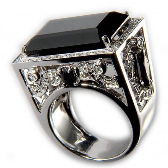 טבעת לגבר משובצת יהלום שחור אמרלד 3.13 קראט - ג'ון