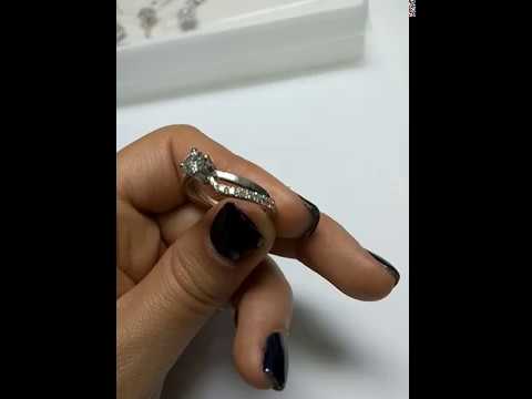 טבעת קלאסית משובצת יהלומים הלן SD 254